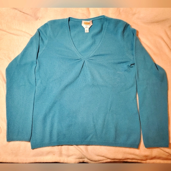 Talbots medium cashmere sweater - Picture 2 of 3
